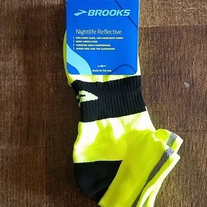 NWT Brooks Nightlife Reflective Socks
